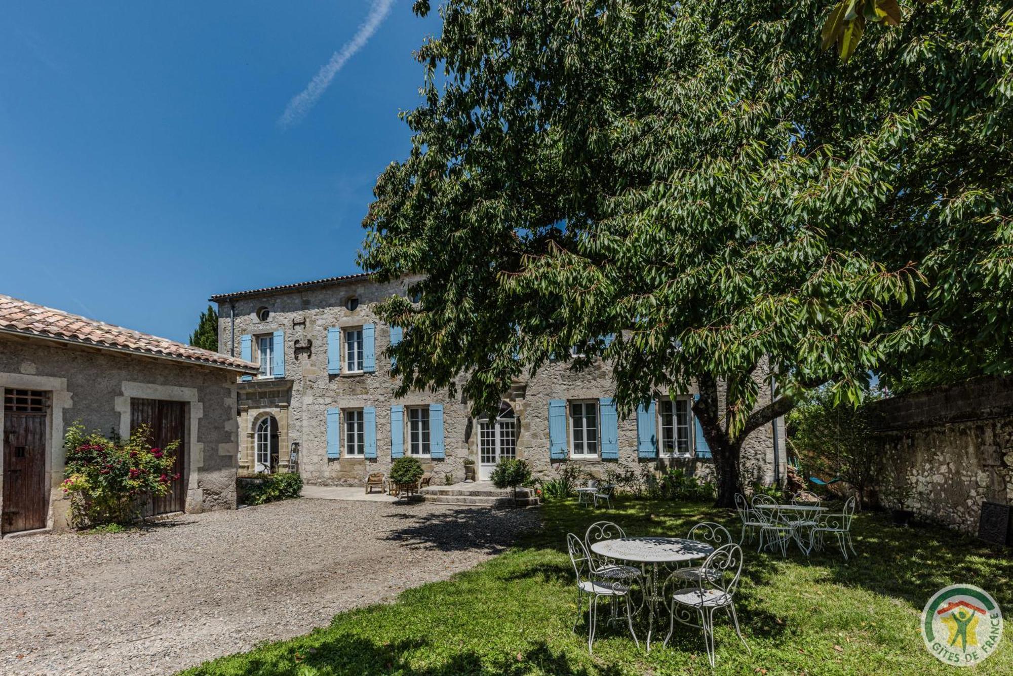 Un Petit Chateau Lauzun Exterior foto